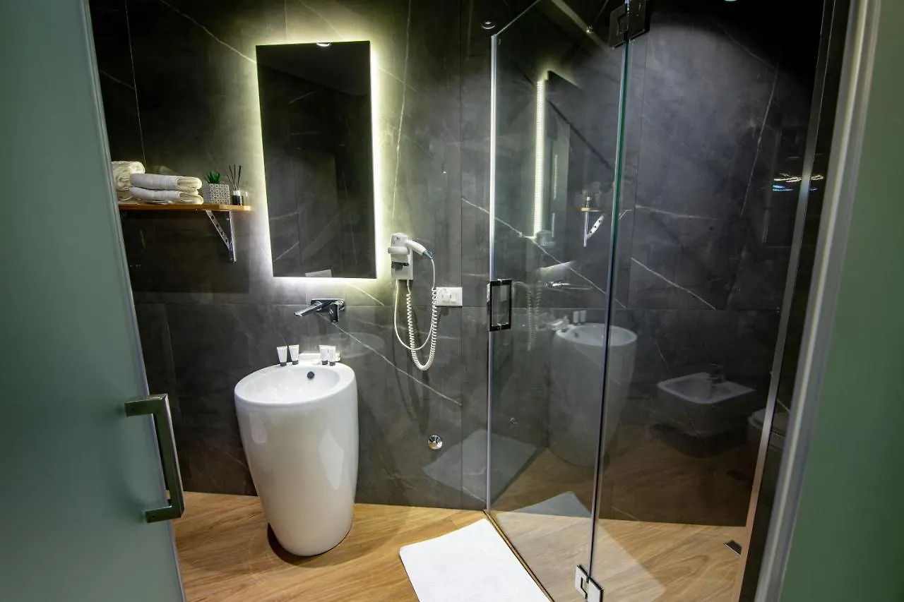 Tree Hotel Korce 4*,