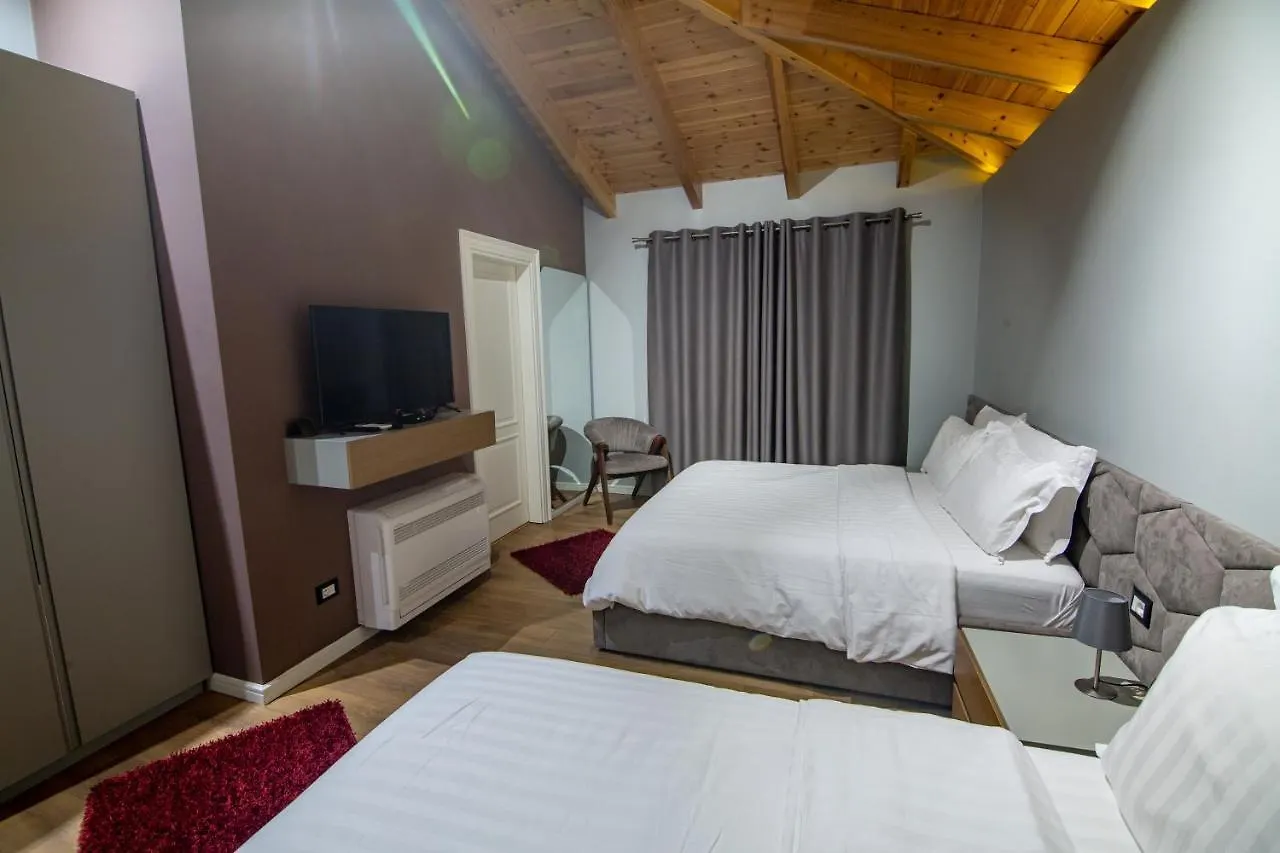 Tree Hotel Korce